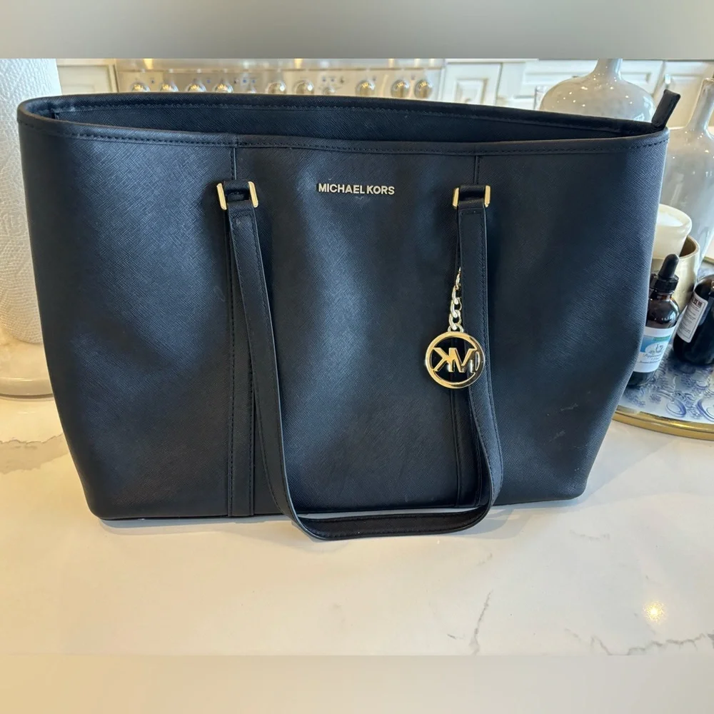 Michael Kors tote purse - Picture 1 of 5